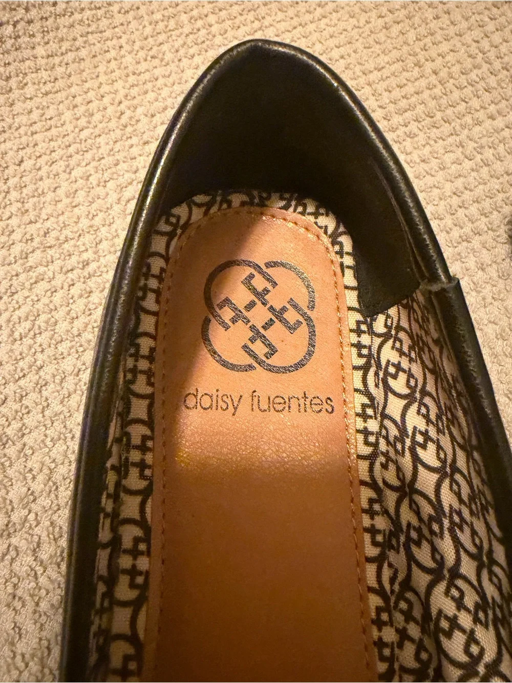 Daisy Fuentes classic black